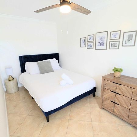 Stunning Lake-Front Villa With Pool & Spa Pembroke Pines Εξωτερικό φωτογραφία