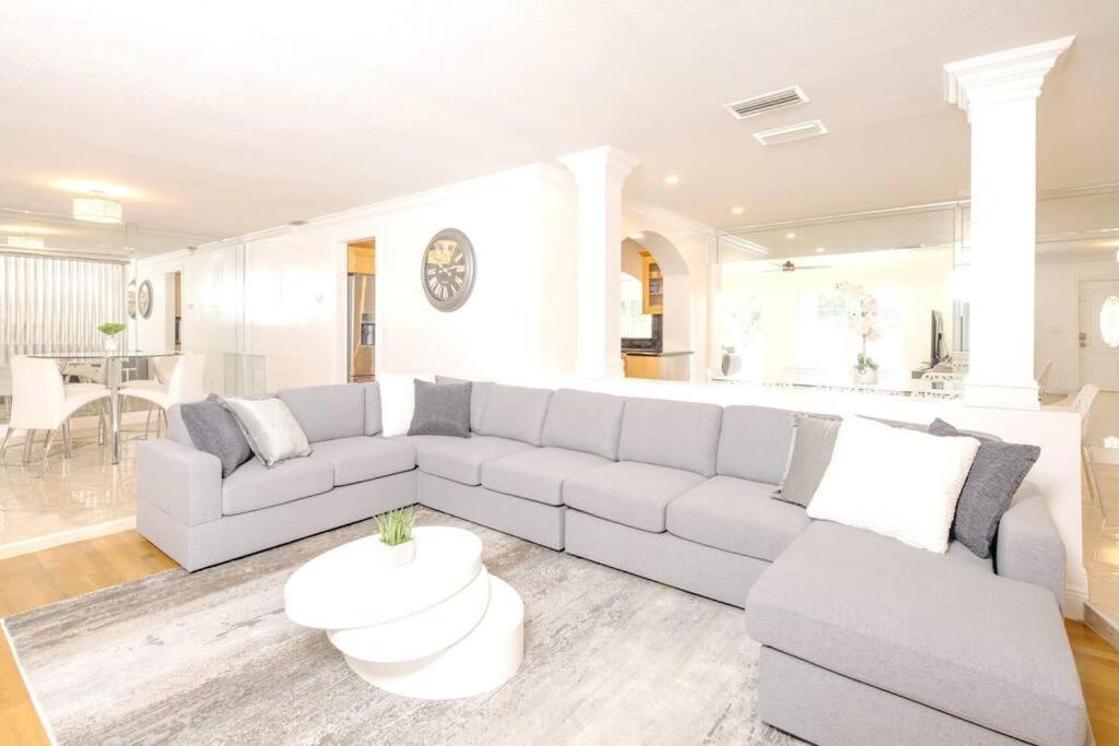 Stunning Lake-Front Villa With Pool & Spa Pembroke Pines Εξωτερικό φωτογραφία